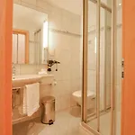 Haus Shangri-la *