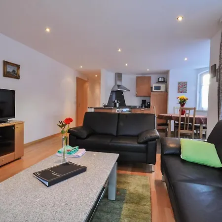 Haus Shangri-la Apartment *