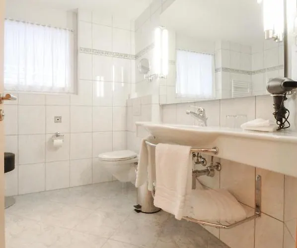 豪斯香格里拉公寓 * 萨斯费